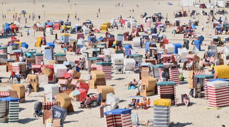 Demet Akbağ’lı Komedi “Görevimiz Tatil” İçin Geri Sayım Başladı