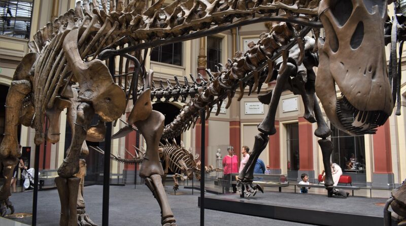 Jurassic World: Fallen Kingdom filminden yeni poster geldi