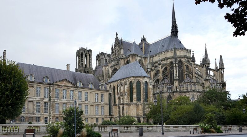 Idris Elba’dan Notre Dame’ın Kamburu filmi geliyor