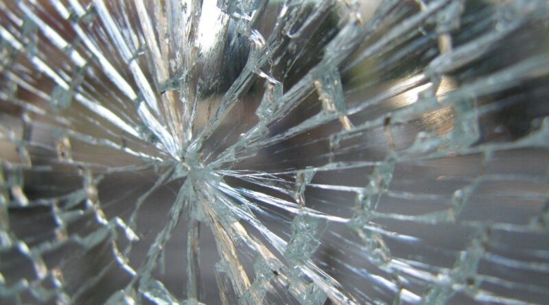 Bruce Willis’li Glass’tan tanıtım