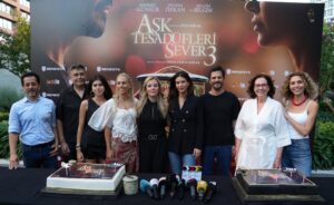 Aşk Tesadüfleri Sever 3 filminden bir sahne