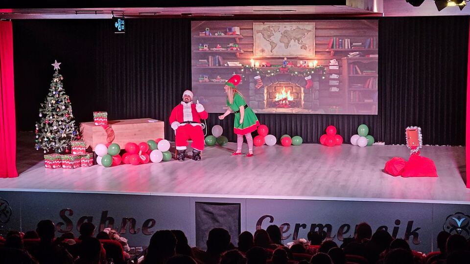 Lara: Bir Tuhaf Yılbaşı Hikayesi sahne fotoğrafı 1