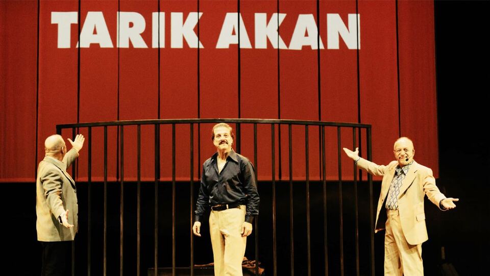 Anne Kafamda Bit Var sahne fotoğrafı 4