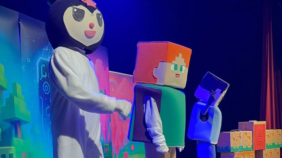 Minecraft ile Kuromi Büyük Macera sahne fotoğrafı 1