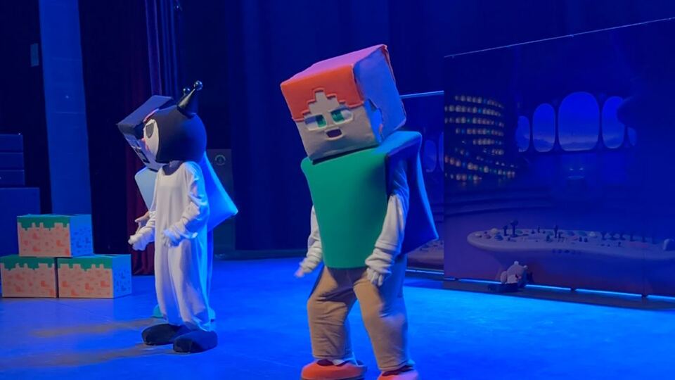Minecraft ile Kuromi Büyük Macera sahne fotoğrafı 2