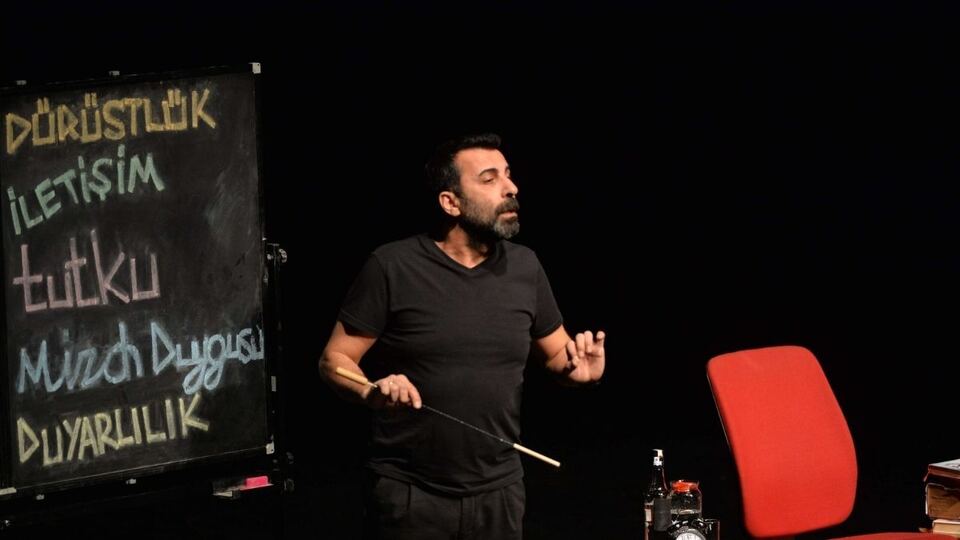 Erkek Aklı Oksimoron sahne fotoğrafı 2