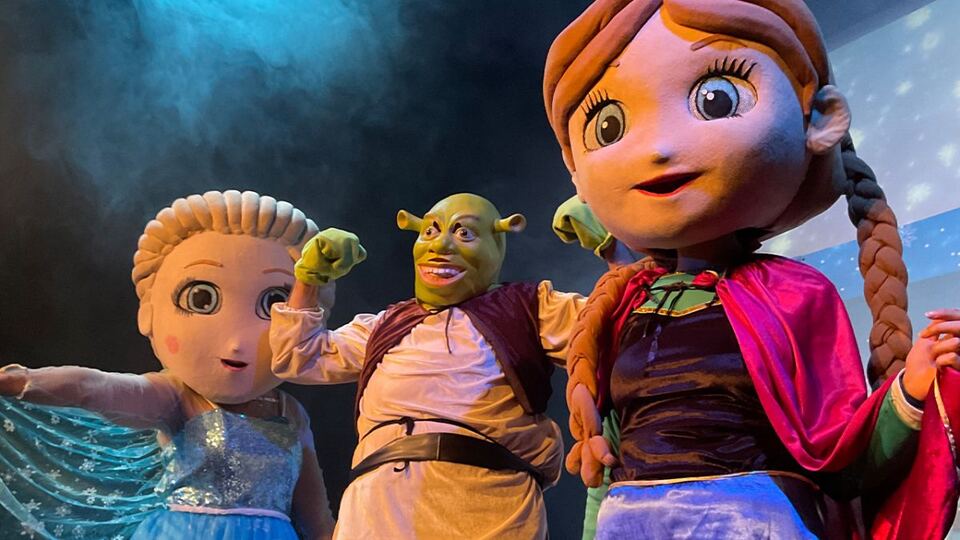 Shrek Karlar Ülkesi Meyve Festivalinde sahne fotoğrafı 1