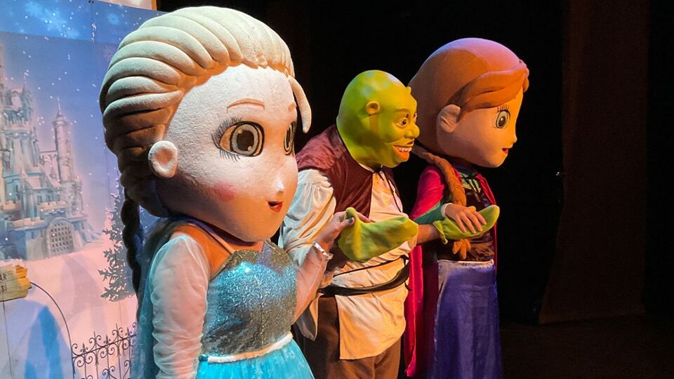 Shrek Karlar Ülkesi Meyve Festivalinde sahne fotoğrafı 4