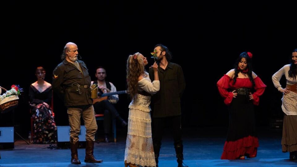 Falda CARMEN Çıktı XL Müzikali sahne fotoğrafı 3